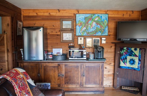 Emigrant Bed & Breakfast | Peaceful and Private 900sq/ft private suite next to the Yellowstone River