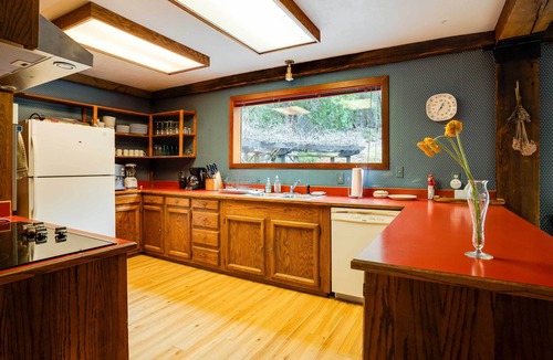 Murphy House | Peaceful Applegate River Valley Sanctuary!
