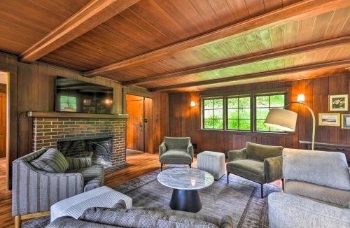 Carver House | Peaceful + Elegant Cottage w/Riverside View