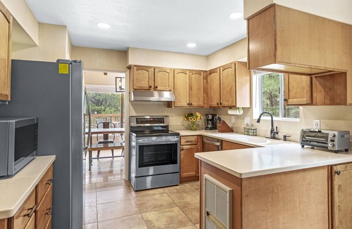Fort Valley House | Peaceful Forest Retreat· Hot Tub · Sauna · Views