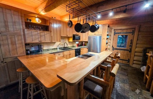 Enterprise House | Peaceful log cabin retreat with wildlife, mountain and lake views