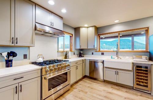 Baderville House | Peaceful Meadows