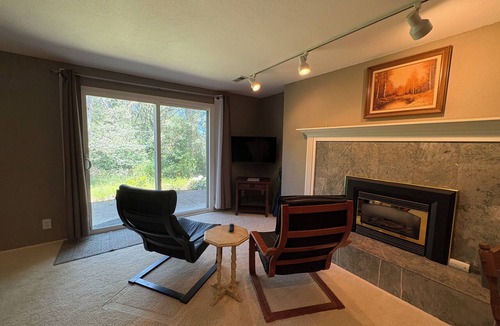 Western Apartment | Peaceful Private Suite in Eugene's SW Hills