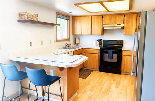 Hillsboro House | Peaceful Ranch-style Single level 3B Retreat