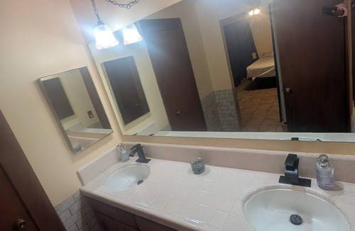 Ramona Ski Chalet | Peaceful Retreat in the Ranch with Adjustable Queen Bed and Jacuzzi