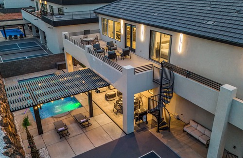 Hurricane House | Pecan Valley Retreat Sleeps 58| 2 Private Pools & Pickleball Courts