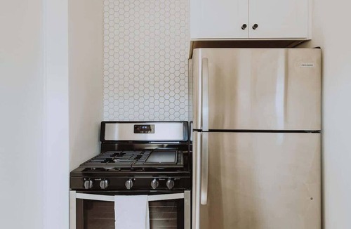 Olde Solana Beach Apartment | Peek-a-boo Ocean View - Modern Solana Surf Loft