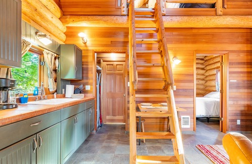 Oak Harbor Cabin | Penn Cove Overlook by AvantStay | Cabin w/Views