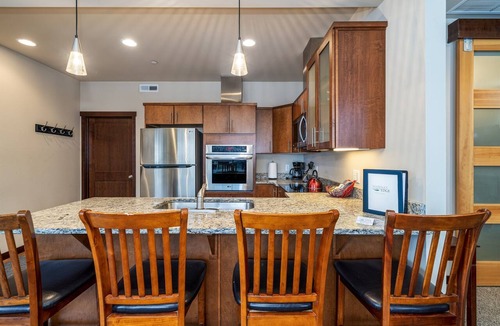 Manson Condo | Penthouse 3 - Incredible Views, Pool, Walk to Town