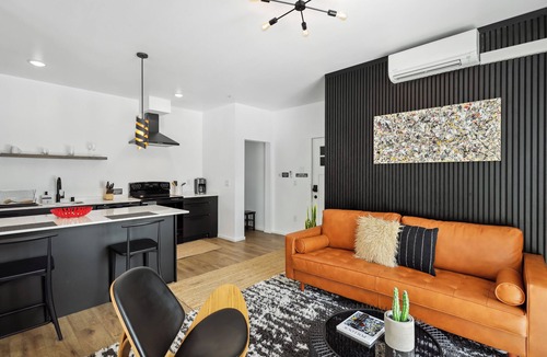 White Salmon Apartment | Penthouse deluxe studio, Mt Hood views, downtown White Salmon, suite 12
