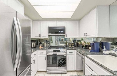 Northwest Bellevue House | Perch - Garden Villa Retreat, DT Bellevue 2BR Free Parking