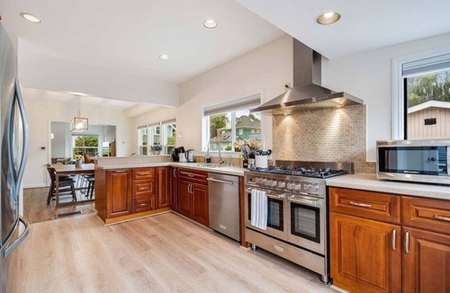 Queen Anne House | Perch - Queen Ann Vintage Charm: Spacious & Cozy 3BR/2BA Home
