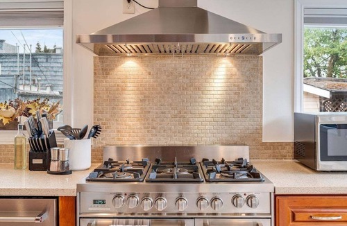 Queen Anne House | Perch - Queen Ann Vintage Charm: Spacious & Cozy 3BR/2BA Home