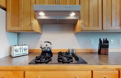Redmond Condo | Perfect Family Getaway HotTub - sleeps 10