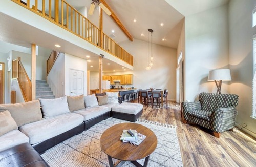 Redmond Condo | Perfect Family Getaway HotTub - sleeps 10