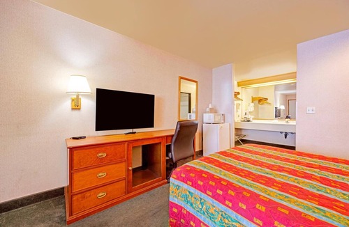 Stevenson Hotel | Perfect for Hiking Adventures | 3 Affordable Units | Pets are Allowed