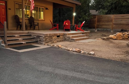 Dorrington Cabin | PERFECT HOME BASE FOR LAKES, TRAILS, SNOW SKIING!