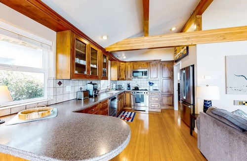 Gleneden Beach House | Perfect oceanfront beach getaway with amazing views walk to the beach