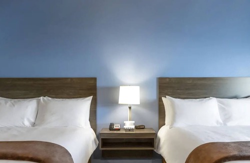 Wenatchee Hotel | Pet-Friendly 4 Suite w/Full Kitchen & Mountain Views – Great for Long Trips!
