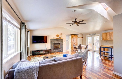 Southern Crossing House | Pet-Friendly Bend Home ~ 2 Mi to Downtown