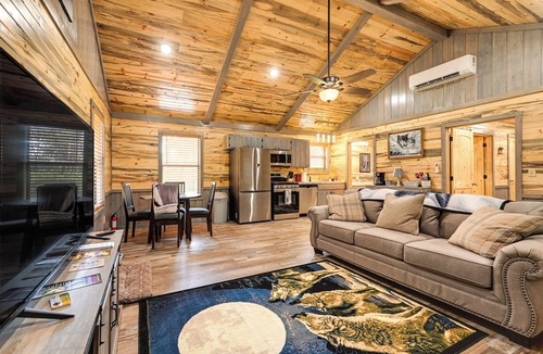 Broken Bow Cabin | Pet-Friendly Broken Bow Cabin Near Lukfata Creek!