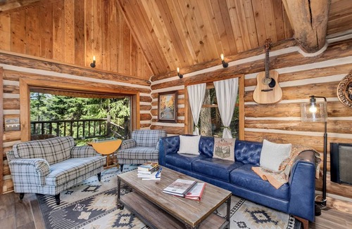 Ardenvoir Cabin | Pet-Friendly Cabin Rental in Leavenworth, WA