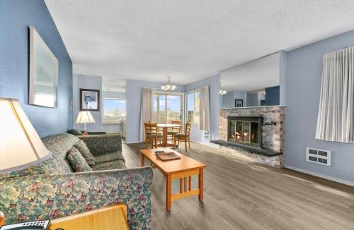 Ocean Shores House | Pet-Friendly Family Fireplace and Kitchen Suite for 8 - Pool and Hot Tub