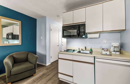 Ocean Shores Condo | Pet-Friendly Ground Floor Studio with Kitchenette