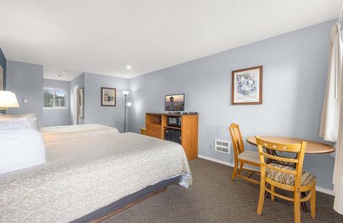Ocean Shores House | Pet Friendly Oceanfront Condo - Two Queen Beds - Pool and Hot Tub
