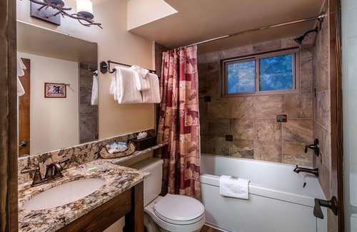 Tahoe Vista Cabin | Pet Friendly One Bedroom