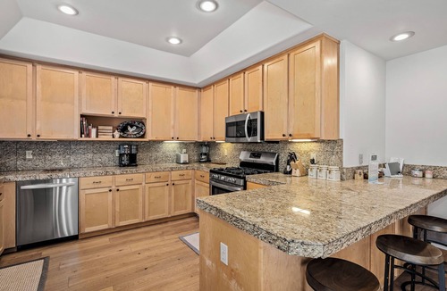 Truckee House | Pet-Friendly Retreat | A/C, King Suite | Walk to Clubhouse & Dining | Near Trail