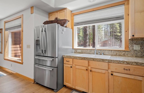 Truckee House | Pet-Friendly Retreat | A/C, King Suite | Walk to Clubhouse & Dining | Near Trail