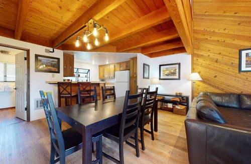 Mammoth Lakes Condo | Pet Friendly, Spacious, Private Wash/Dryer. Near Golf Course & Walking Trails