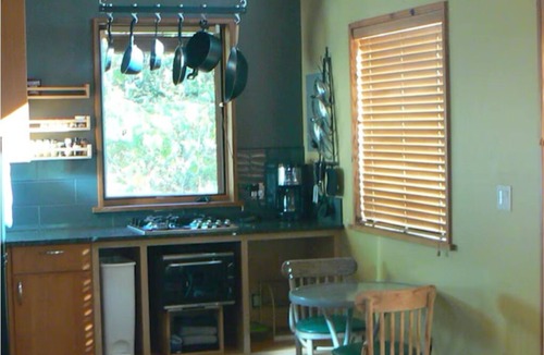 White Salmon Apartment | Pet friendly studio apartment in the woods near charming White Salmon