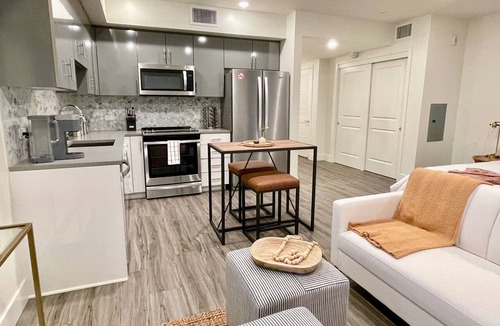 Walnut Creek Apartment | Pets Stay Free in Downtown Walnut Creek Condo