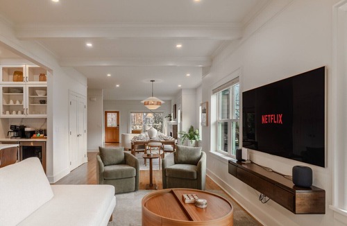 Phinney Ridge House | Phinney Ridge Luxe Retreat | Gym, BBQ & Game Room