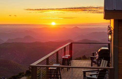 Julian House | Pickleball Ranch, Cedar Hot Tub, Gorgeous Views