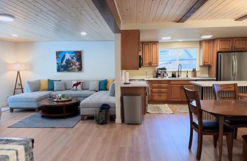 Rancho Bijou House | Pine Haven Tahoe-Cabin with Fire Pit, Grill & EV Charger