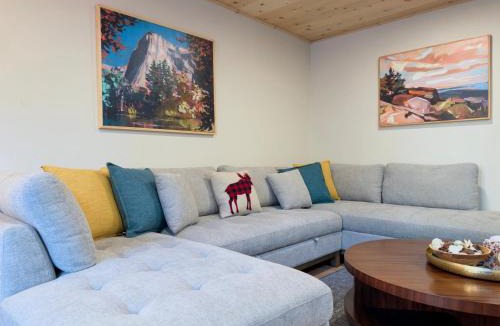 Rancho Bijou House | Pine Haven Tahoe-Cabin with Fire Pit, Grill & EV Charger