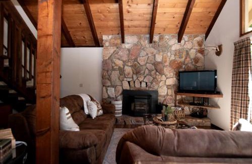 Dorrington House | Pinecone Cottage in Dorrington, CA