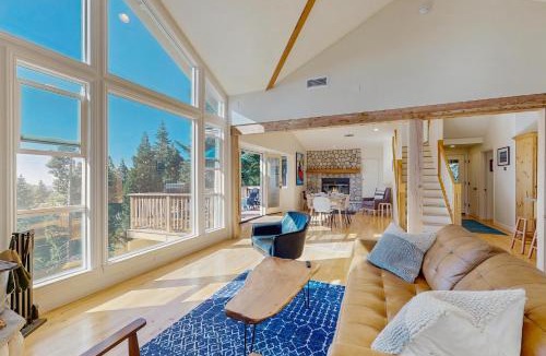 Arrowhead Villas House | Pinetree Palace
