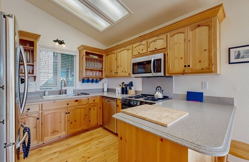 Arrowhead Villas House | Pinetree Palace | Mountain Retreat | Games | Treetop Views | Sleeps 6