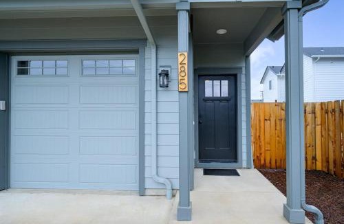 Carlton House | Pinot Place - Tranquility in Wine Country