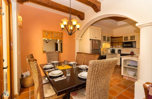 Nopolo House | Pleasant home close to community Pool and Wine bar