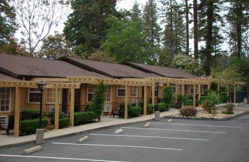 Paradise Hotel | Ponderosa Gardens Motel