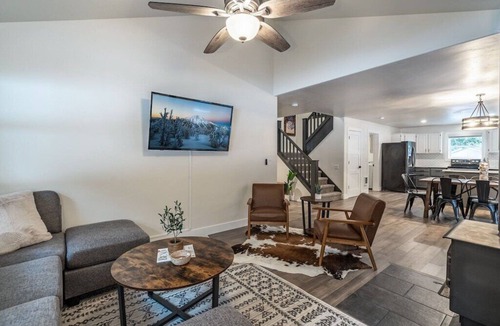 Deschutes River Woods House | Ponderosa Lodge | Bend | Large Yard + Pet Friendly