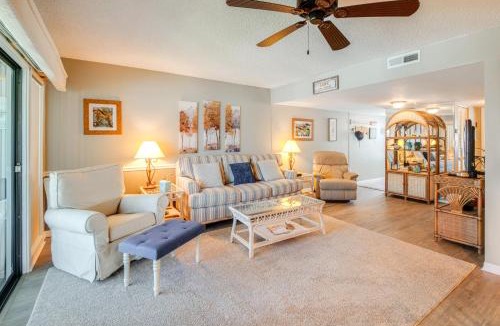 Welaka House | Pool Access & Lanai: Riverfront Welaka Condo!