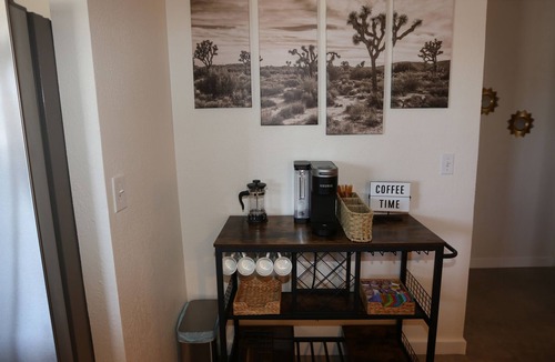 Joshua Tree House | POOL .. All KING BedS .. 5 Min to Natl Park .. Karaoke .. LOADED w/ Amenities!