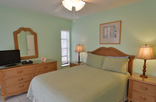 Jose's Hideaway House | Pool Home, Steps from the Beach and Spectacular Sunsets plus StarLink Internet