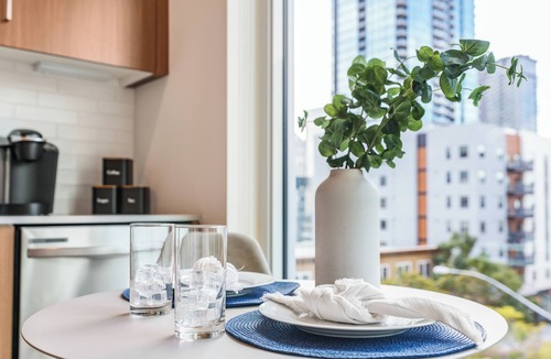Downtown San Diego Apartment | Pool + Hot Tub + Rooftop Bay Views | Walk to Dining | Ancora by AvantStay